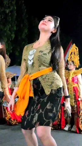 MARGARETHA KEBAYA HIJAU#dancersoftiktok #idolatiktok #fypシ゚viral #lewatberanda #blitar24jam #4u #trending #kirabbudaya #karnaval #karnavalsoundsystem #dancer 