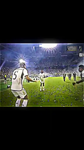 رقصة لاعبين ريال مدريد 🤍👑#تيم_أيكونز #ريال_مدريد #فينيسيوس #رودريغو💎 #كرستيانو_رونالدو #تيم_ملوك_العالم #هلا_مدريد #تيم_بيدري😏🍋 #رونالدو #اكسبلور 