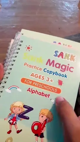 Buku magic sank book ini dapat melatih syaraf motorik si kecil agar tingkat kreativitas nya naik ya bunda💖🥰 #mainanviral #mainanedukasi #bukuajaibanak #sankmagicbook #mainananak #bukuajaib 