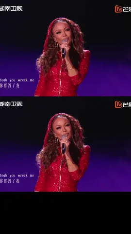 #香緹莫 化身摇滚rapper，爆发力十足，瞬间点燃全场！ #ChanteMoore transformed into a rock rapper, full of explosive power, and instantly ignited the audience!