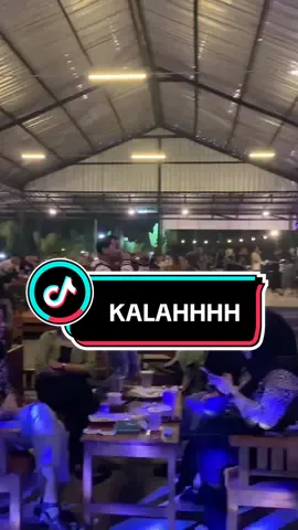 Kalah.... . @natural music_ 🎙️@vikingcoffe_jember ☕️ #kalah #aftershine #kafejember #vikingcoffee_jember #livemusic #lagujawa #ambyar #fyp #masukberanda 