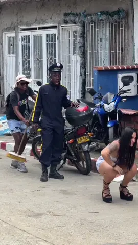 The Fake Rob0 With a Broomstick 🧹 and The Pretty Girl 🤣 #funnyvideos #funnymoments #prankvideos #funnyvideo #funny #prank #funnyprankvideos #fypシ #prankvideo #funnypranks #funnyprank 