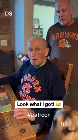I think Ed has fomo haha. Happy Monday. #family #caregiver #Love #foryoupage #dementia #dementiaawareness #caregiving #fyp #live #kitchentalk #trolls #bedtime @Dan Salinger @mrsdsalnorcal3 
