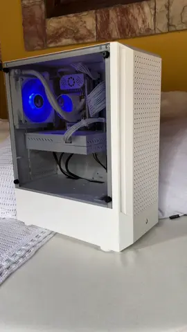 Preço: R$ 2.299,90 * Processador: Intel xeon 2640 v3 3.30Ghz IGUAL A i7 7700k em desempenho. (3 meses de garantia) * Memoria Ram: 2x8 (16GB) DDR4 3200MHZ Asgard CL 18 (3 meses de garantia) * Placa mãe E5-H9 com 4 Slots memoria Ram (Expansível até 128GB) Branca com Fans no VRM e dissipador de calor (3 meses de garantia) * Placa de Vídeo: AMD RX 580 de 8GB White Gddr5 com backplate temático de Anime (3 meses de garantia) * Fonte: 650 Watts 80 Plus Bronze com PFC ativo MSI (60 meses de garantia) * Armazenamento: SSD 512GB PRO NVME m2 XrayDisk 2100mb/s de leitura e escrita (3 meses de garantia) * Water cooler 120mm Rise Mode Branco RGB Sync (12 meses de garantia) * Gabinete Gamer Rise Mode Wave White, Mid Tower, ARGB, ATX, 3 Cooler Fan ARGB, Branco (12 meses de garantia) * Cabo Sleeved para fonte na cor branco visando a estética final * Controladora RGB com controle. Configuração otimizada e com a melhor entrega de fps em jogos do Mercado pela faixa de preço. Vai com Windows 10 pro + Office 2019 ativado! Faço entregas em BH e Região (Frete a consultar) Realizo teste na hora! #vendapc #pcgamer #processador #xeon #mulherdepreso🔓🕊👫💍 