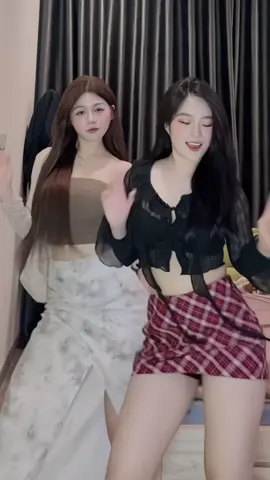 Nằm 1 chỗ bật nhạc cũng có clip🤣🤣🤣🤣 Iu các chị em tuiii😝❤️❤️ @Phan Như Quỳnh @Mâyđeiii ❤️  #bunnyt #bunny2k #tiktokdancevn 