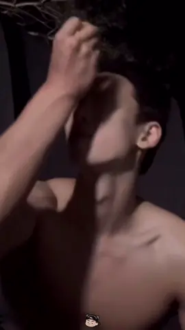 shownu never miss his skincare routine even on island or airplane 😶‍🌫️ #shownuayo #셔누에요 #shownu #셔누 #monstax #몬스타엑스 #fypシ 