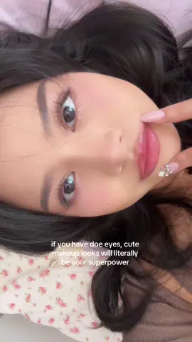 🗣️🗣️ utilize those light blush, small eyeliner makeup looks 