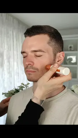 Remove baby hair from the face #asmr #femaleasmr #babyhair #hairremoval #asmrtiktoks #asmrvideo 