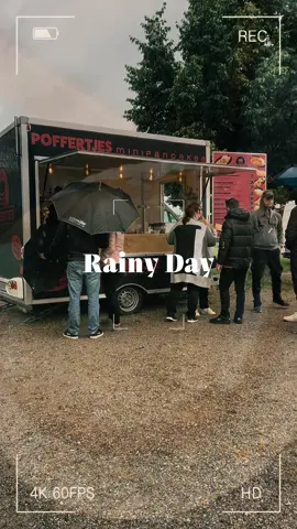Wir sind ja nicht aus Zucker! 🍽️☔️ Der Regen am Wochenende konnte uns nicht aufhalten. Danke an alle tapferen Besucher! 💪🏼 ________________________________ 🍔 FOOD TRUCK FESTIVAL 🌯🚚 Live Bühnenprogramm | Familientag mit Kasperle | Beerpong | Henna Tattoos uvm. ➡️ Weitere Infos findest du unter www.foodtruck-festivals.de #foodtrucks #streetfood #entertainment #livemusik #party #food #drinks #festival #tbt #instafood #foodtruckfestival #fy #foryou #fürdich #beforeafter #transformation #regen #fürth 