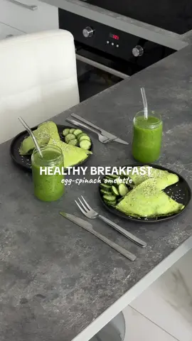 Triple green breakfast🥑 - eggs - spinach  - cream cheese  - chicken  - avocado  - chia seeds & cucumber  #morningroutine #breakfast #breakfastideas #healthyrecipes #healthyfood 