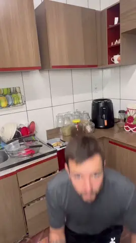 Trollei minha mãe com o chip tecnológico no pescoço dela, e sua reação foi... #trolagem #pegadinha #comedia #humor #mãe #chip #reels #viraltiktok 