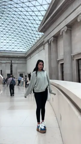 🎀 a cutie ⭐️ #britishmuseum #uk #lady #aesthetic 