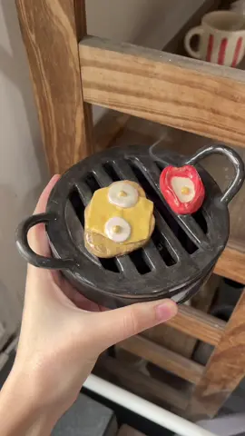 parrillita de espiral 🙌🏼🦟 Arrancó el invierno pero bueno, nunca esta de más tener una para verano 💌  #ceramica #arcillaportena #fyp #mosquitos #espiral #ceramics 