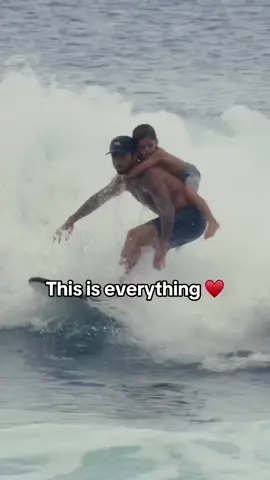 This moment 🙌 (via billykemper, tomomcphoto/IG) #surf #wholesome #Summer 