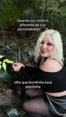 Aquelas góticas com personalidade fofinhas 🥰🌸🖤 #fy #humor #foryou 