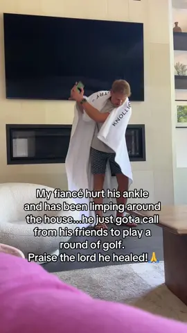 He so brave!!! 😄 #golfcourseprints #golf #boyfriendgift #golfgift #golflovers #golfing #golfer #golfergift #golfcourse #golftiktok #golftok #golftips #golflife #golfswing 