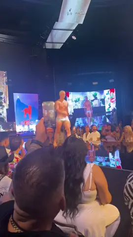 18 years old walking in miami swim week 🫶🏼🙏🏻 #miami #miamiswimweek #miamiswimweek2024 #modellife #modelshoot #Runway #fitnessmodel  #views #model #malemodel #modeling  #artheartsfashion