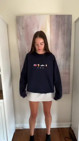 Perfect summer sweatshirt for 4th of July! ! #Summer #summerstyle #OOTD #summervibes #fourthofjuly #welldressed 