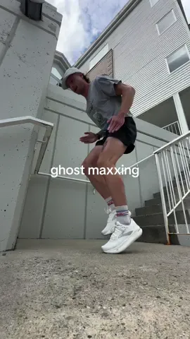 Ok so won a pair of Brooks Ghost Max at work, never really been a brooks fan for myself but I know many folks swear by them. I will say this is a GOOD max cushion daily trainer? Is it for everyone? Probably not, but no shoe is. Max cushion daily trainers are a dime a dozen these days and they’re all honestly so runnable. It’s the chef not the kitchen folks and shoes are fun but just shoes. I was pleasantly surprised by this one though. . #Running #runningshoes #fyp #strava #croptop #brooksrunning 