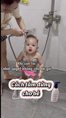 Nó chịu tắm gội kiểu này kể cũng nhanh gọn ghê 🤣 #nuoiconnhantenh #nuoicon #meonuoicon #reviewbimsua #MomsofTikTok 
