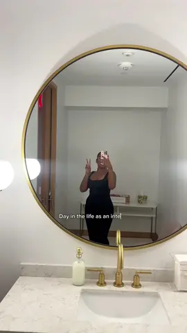 A Mini vlog because I completely forgot to record🥲 #victoriassecret #vspink #internship #college #nyc #corporatelife #foryou #pink 