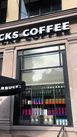 El starbucks más bonito del mundo?  📍3 Bd Des Capucines, 75002 Paris, France  #travel #starbucks #paris 