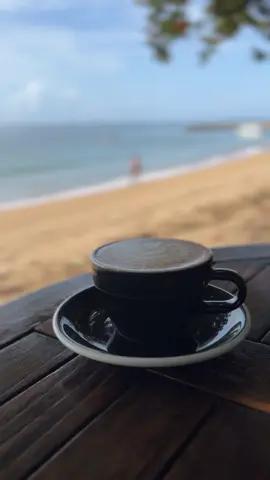 Ngopi di Pantai 