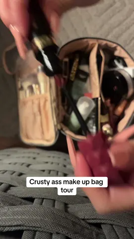 Asmr make up tour featuring my dirty and gross makeup bag💪💅🏻💅🏻💅🏻 @Grace this ones for u pookie 🤪#asmrsounds #asmr #asmrtiktoks #asmrvideo #scratchingasmr #tappingasmr #asmrtapping #makeupasmr #rummagingasmr 