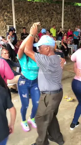 El Tucuta al estilo de Swing Tropical @Laguarachera_oficial💃❤️🔥🥰 y @mariolameda #musicatropicalbailable #bailandoguarachazuliana #laguaracheraoficial #cabimas #raspacanilla #raspacanillas #musicabailable #tropicalbailables #venezuela #maracaibo #barquisimeto #bailandoraspacanilla #raspacanillabarquisimeto #guarachazuliana #zulia #raspacanillastropicalbailables 