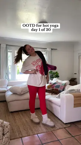 Starting off strong with the red fit ❤️💪 #yoga #yogaootd #hotyoga #hotyogaootd #yogaoutfit 
