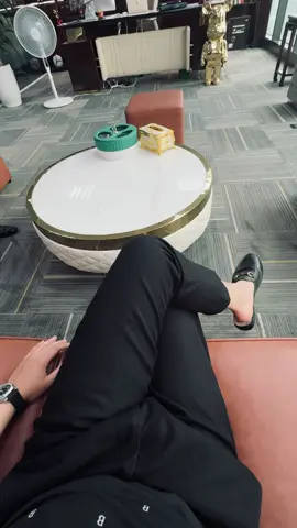 Mong muốn không thể mang đến sự giàu có, nhưng khao khát giàu có biến thành đam mê. Sau đam mê là những kế hoạch rõ ràng để đạt được sự giàu có và kiên trì đến cùng để theo đuổi sự giàu có, không quan tâm đến thất bại.