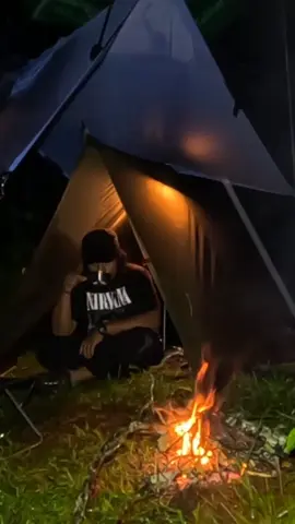 ngopi ribet, tapi rileks dengan suara hujan #camping  #solocamping  #campingvibes  #rain  #Outdoors 