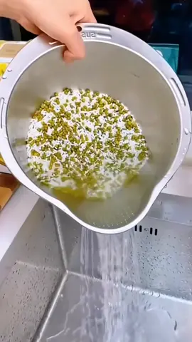 304 stainless steel practical thickened fine hole slanted bottom multifunctional drainage rice washing basin, portable for household use, no leakage rice washing#stainlesssteelricebowl #stainlesssteelmachinedrainbasin#filterricebowl#goodkitchenitems #practicalandgoodltem #fyp #tiktok #foryou 