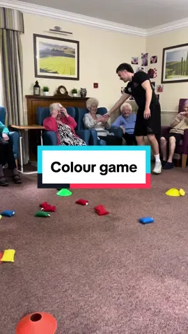 Exercises like these look really simple but have a big impact, what im looking for here is the residents abilities to decipher colours from one another. If thr residents are struggling with this us a great indicator of the early signs that come with things like dementia where our ability to tell colours apart becomes extremely difficult. #carehome #carehomeactivities #seatedworkout 
