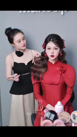 Ngoài ra nếu khômg muốn học tóc còn thêm một cách là kết hợp với 1 bạn hair style nhé #xuhuong #bellabridal#quynhphuong #codautanphu #áocuoideptanhuong #trend #tiíplamtoc #làmtoccodau 