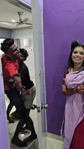 This is a cute duet of bride and groom during the makeup session ❤️! @osg_shakthi1215  . . . . . #malaysiamakeupartist #makeupaddict  #malaysiamakeupartist #penangindianmua #indianwedding #southindianweddings #penangbridal #muabukitmertajam #wedding #bridalwedding #weddingfashion #muamalaysia #weddinggallery 