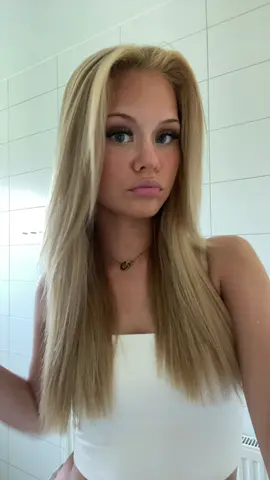 i know you wanna kiss me🤍 #foryou #fördig #fördigpage #foryoupage 