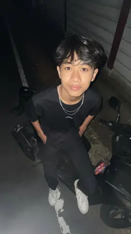 #CapCut aku bisa kalem kok🤣🫵🏻 #lombok #mataram #senggigilombok #fyp #fypシ゚viral #ganteng #cowo #trend #jj #fyppppppppppppppppppppppp #gamautauharusfyp #vidio #