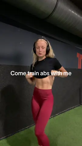 Niet echt sexy gezichten dit filmpje, maar ik doe dit 2x in de week en mn core is nog nooit zo sterk geweest😇 #abs #gym #functionalcore #core 