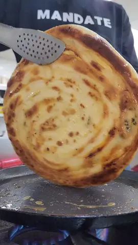 #eggroll #egg #Foodie #Recipe #haseebee #oyehoyehoye #paratha #foodies #foodiesoftiktok #recipesoftiktok #crunchy #spicy #FoodLover #foodvideo #foodvlog #foodblogger #restaurant #butter #breakfast #lunch #brunch #voiceover 