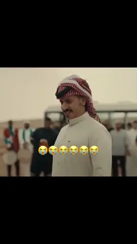 كاشخ بالزيتي وربي حفله هههههه 🤣