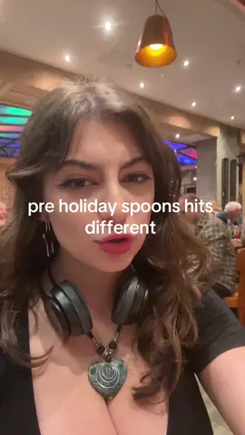 SPOONS BEFORE THE FLIGHT YES PLEASE #holiday #ladsladslads #biglezshow 