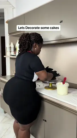 I had fun doing this, what’s your favorite type cake?🎂 Bento: redvelvet Mini: redvelvet Regular: chocolate #birthdaycakesinaccra #cakedecorating #dayinalifeofabaker #bakerlife#CapCut 