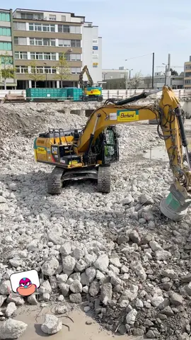This Cat 329E Excavator is pulling the reinforced steel and remaining metal scraps out of the rubble, with a hydraulic magnet.  #cat329 #recycling #magnet #excavator #demolition 