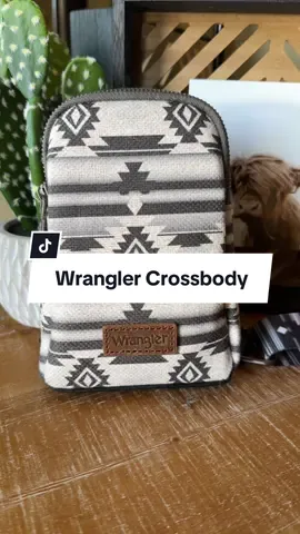 So convenient to carry and fits a small 🔫 #wrangler #wranglerpurse #purse #westernfashion #western #fyppp #foryou @Toplanet 