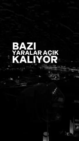 Hep Kanıyor, geçmiyor📌 Kalıyor açısı geçmiyor, bazi yaralar açık kalıyor, hep kanıyor.. İçimde bir şey kanıyor Keskin bir vedanın yarası sızlıyor #cemadrian #kül #yara #içimdebirşeykanıyor #geçmiyor #keşfet #turkishmusic #lyrics  #turkishsongs #siyahbeyazask 