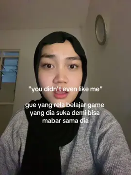 sekarang udah ga sama dia eh keterusan main sendiri
