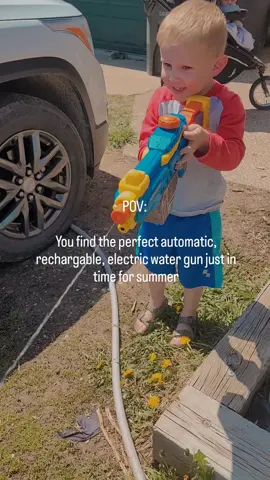 I'm still trying to decide who has more fun with these...mom and dad, or the kids?🤷‍♀️😅 @Wham-O  #Summer #summerfun #ugc #ugccreator #sofun #watergun #summerloving #summermomhacks #momhack #momhacks #whamo 