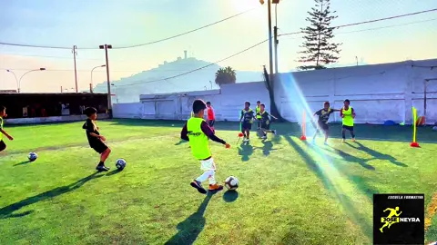 Entrada en calor con la cat. 2013 - 2014 BASE de la escuela formativa JOSÉ NEYRA a cargo del prof. @aldairneyra96  •Siempre buscamos darles las mejores herramientas a nuestros alumnos para que puedan mejorar cada día.  📲947517242  📍Villa El Salvador, Lima 🇵🇪