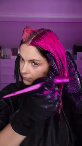 Didn't think I'd be changing the red so soon, but here we are 🩷🖤 When I saw @Emily Temby✨ pink and black hair I knew i had to try it! #pinkhair #pinkblackhair #starsectioning #crazycolor #pinkissimo #hotpinkhair #hairdye 